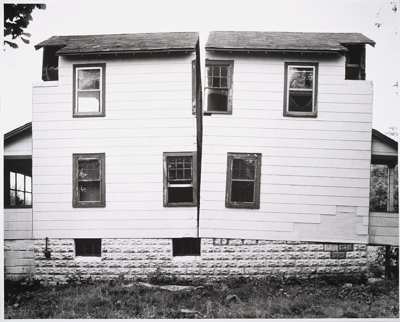Gordon Matta-Clark Splitting, 1974